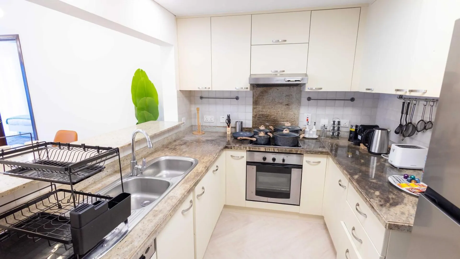 דובאי Marina Tower Suites & Residences 0*,